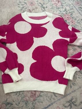 Crewneck Floral Intarsia Sweater in Pink and White